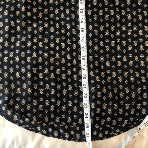 🌻5/$35 🌻 Maurices | Black and Gold Mixed Media Printed Top - Picture 3 of 6